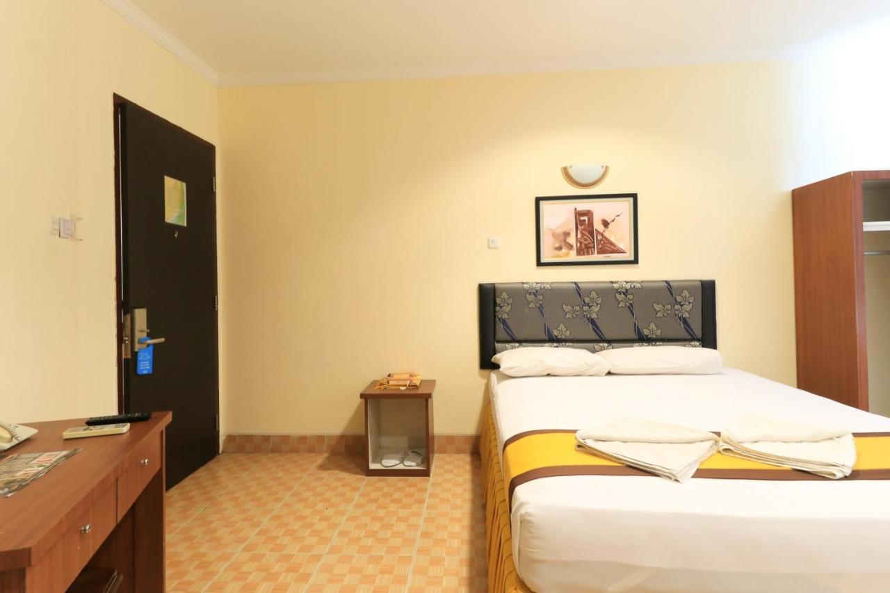 Al-Badar Hotel Syariah Makassar Exterior photo