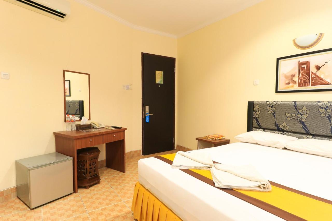 Al-Badar Hotel Syariah Makassar Exterior photo