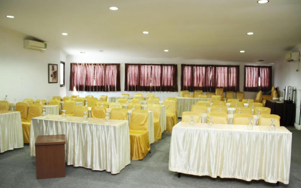 Al-Badar Hotel Syariah Makassar Exterior photo