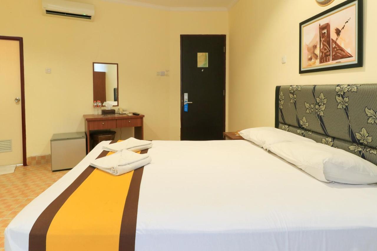 Al-Badar Hotel Syariah Makassar Exterior photo